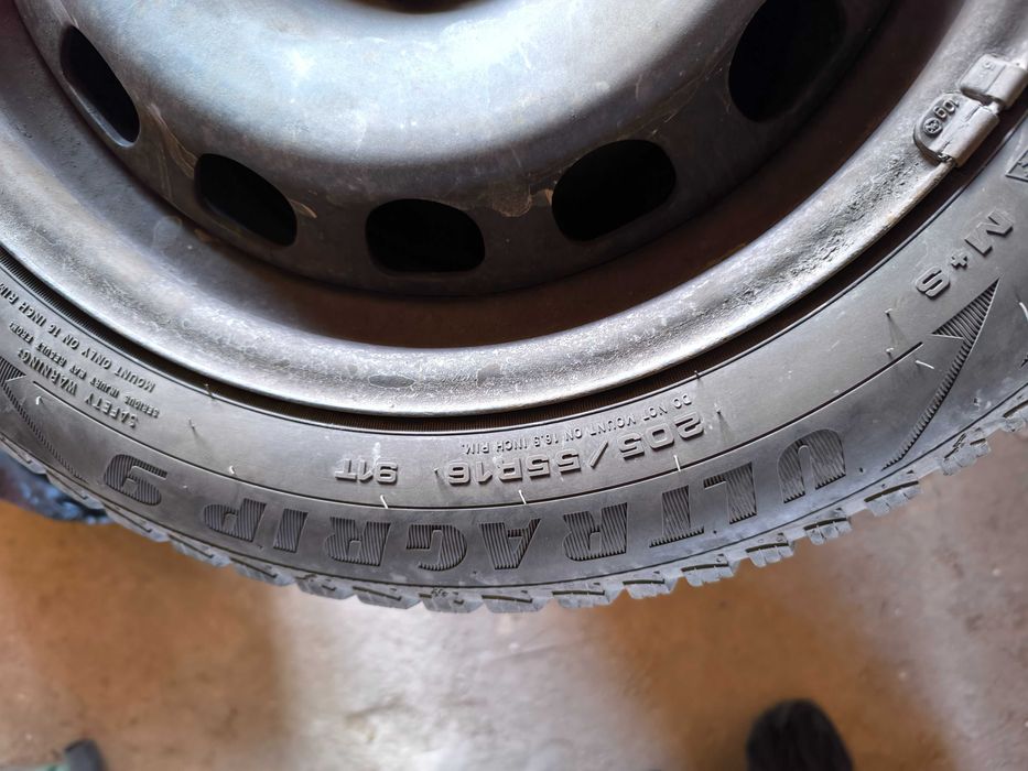 Продавам гуми и гуми с джанти.