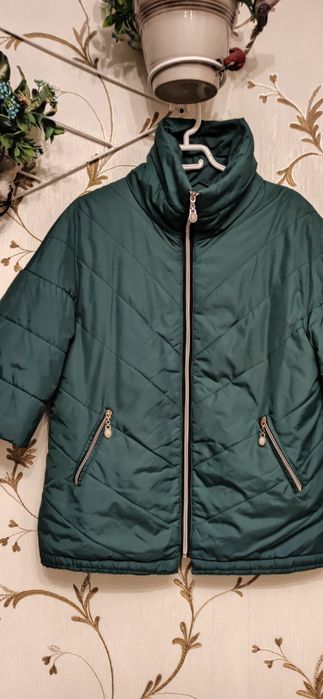 Продам женские куртки