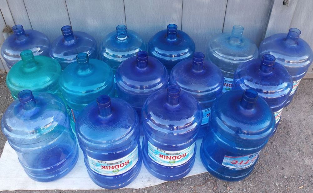 Продам баклажки 19 литровые