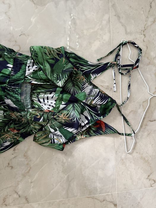 Летен дамски гащеризон с гол гръб и волани р-р S