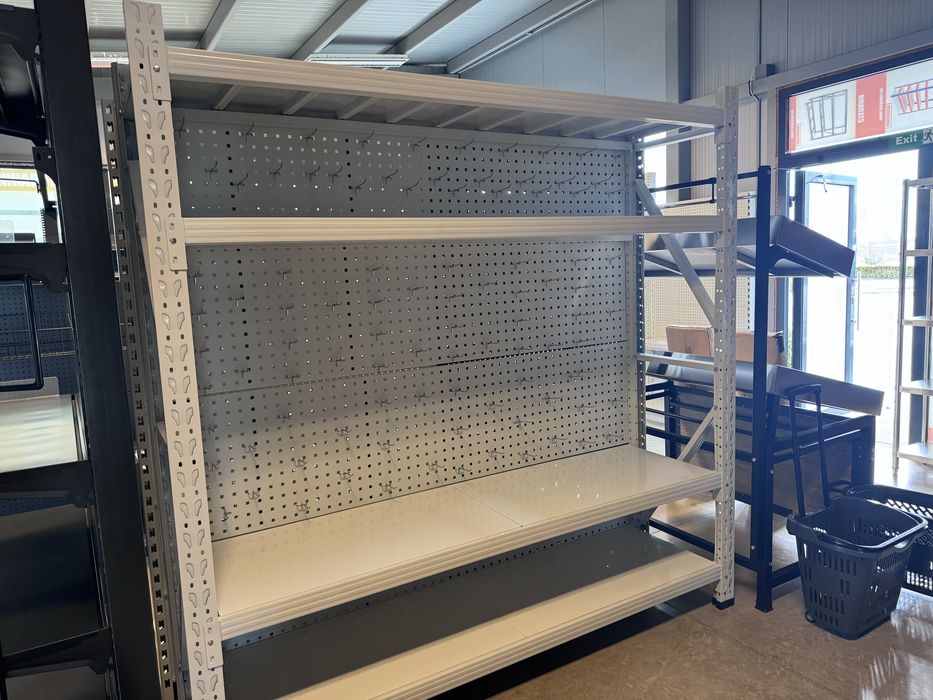 Стелажи с перфориран гръб БЯЛ И СИВ