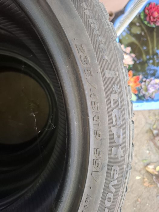 Зимни гуми 235/45/19