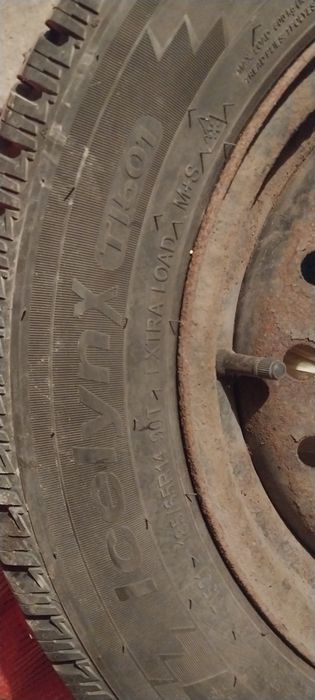 Продам б/у зимнюю резину