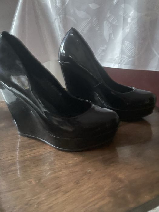 Продаются женские туфли