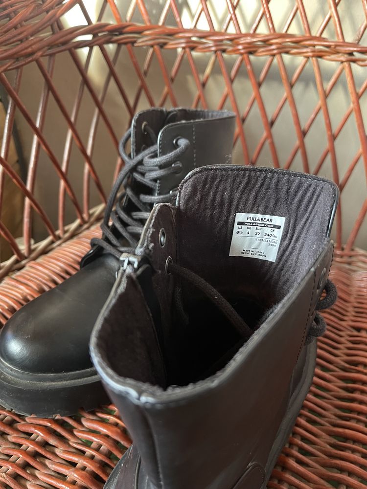 Doc martens 2025 pull and bear