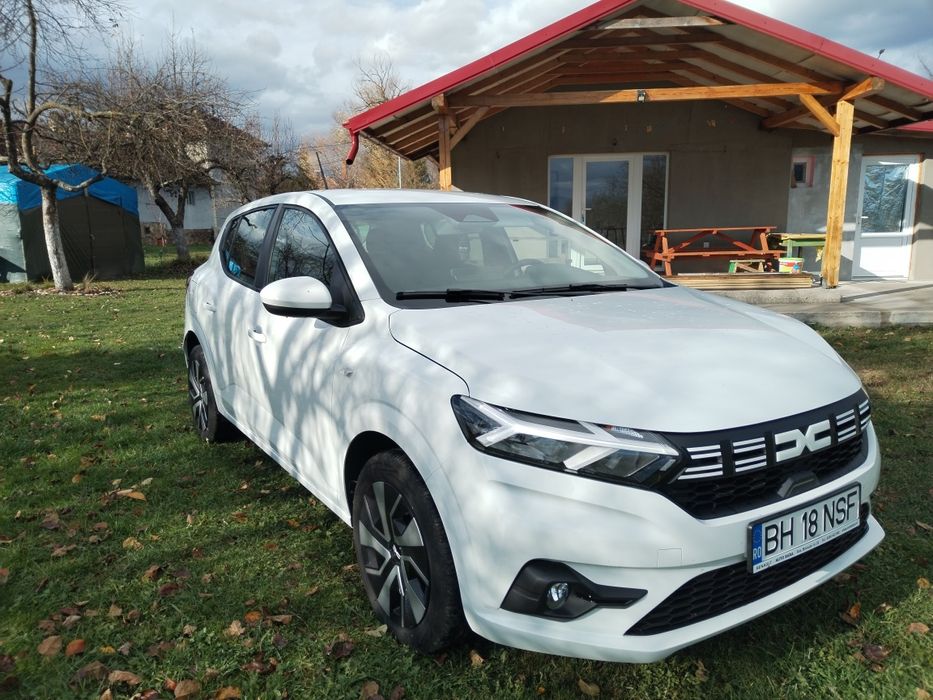 De vânzare Dacia Sandero Expression și Dacia Sandero Stepway din 2015