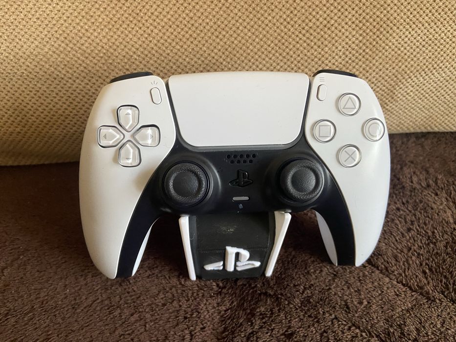 Конзола PlayStation 5 Disc Edition + FIFA 23