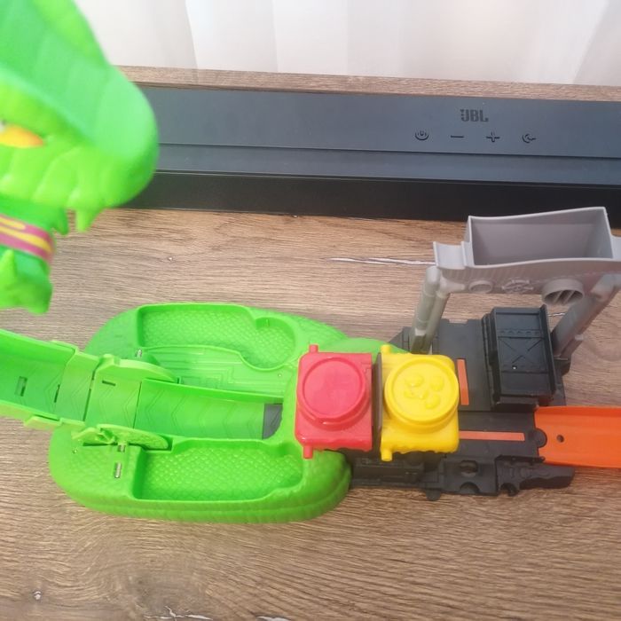 Писта Hot Wheels Токсичен змийски удар