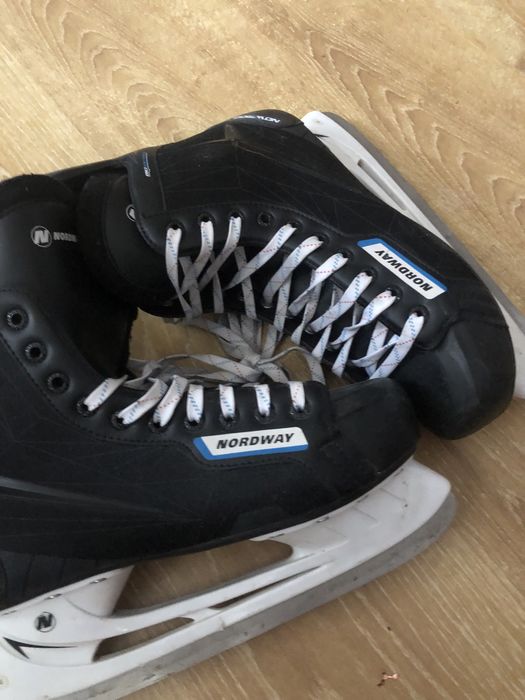 Продам.Новые.Мужские коньки.