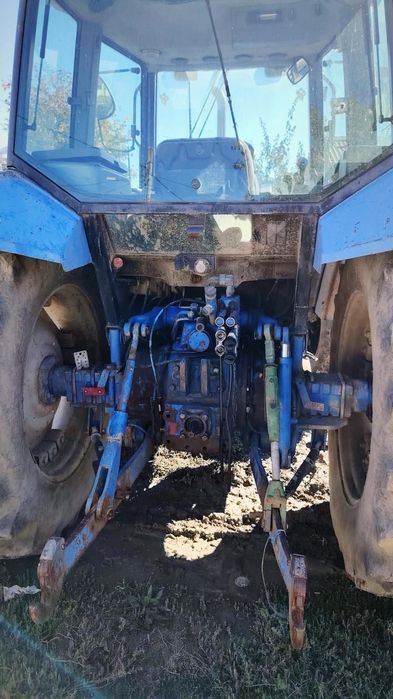 vând tractor New Holland 4x4