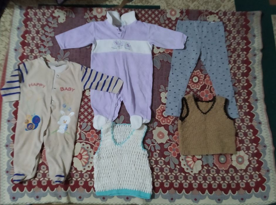 Ползунки, штанишки, безрукавки, кофты для малыша