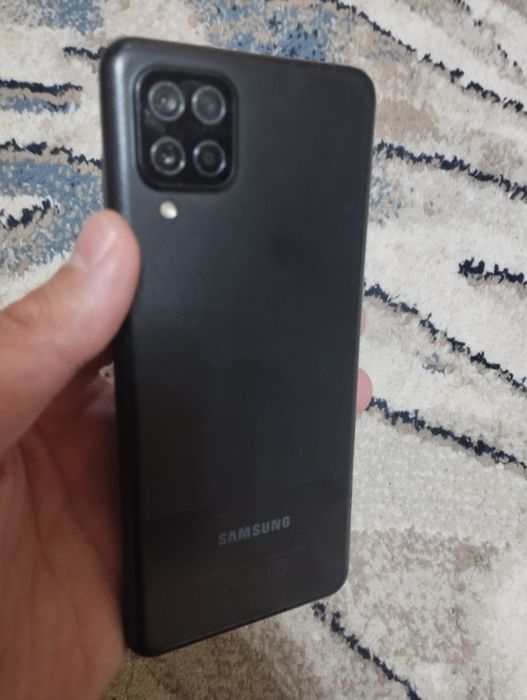 Samsung A12 telefoni