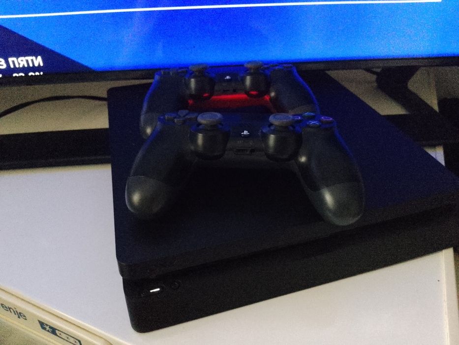 PlayStation 4 Slim 500GB / 2 оригинальных геймпада /