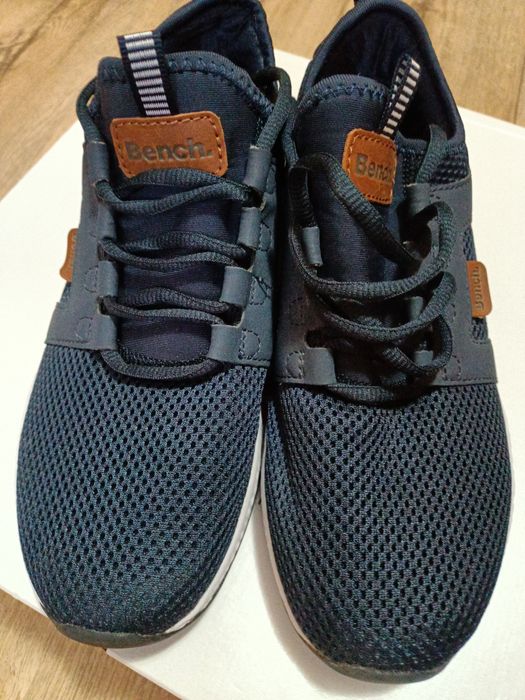 Pantofi sport noi, firma Bench , marimea 39