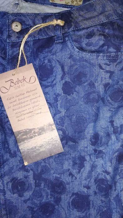 Дамски дънки / панталон с десен на рози - 28/30