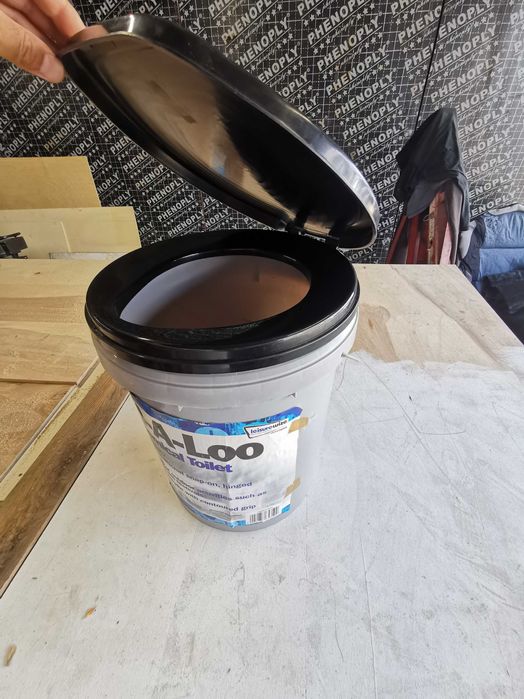 Къмпинг преносима тоалетна