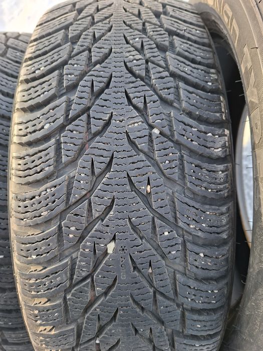 Продам шины. 215/55/17 нокиа