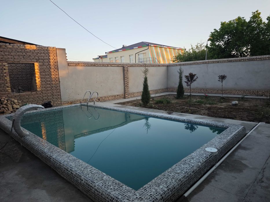 Шахарда 460 кв ер майдонда жойлашган ховли жой сотилади