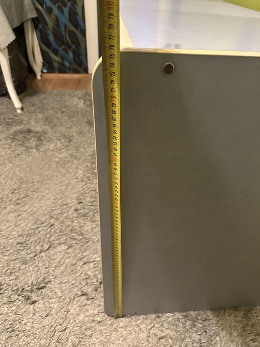 Продавам легло с матрак и бюро