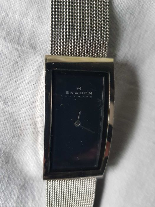 Продавам марков дамски часовни Skagen