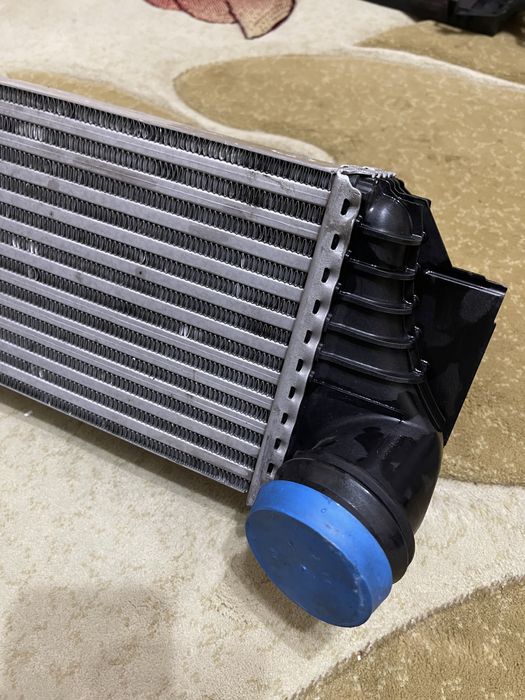 Продается интеркулер для bmw