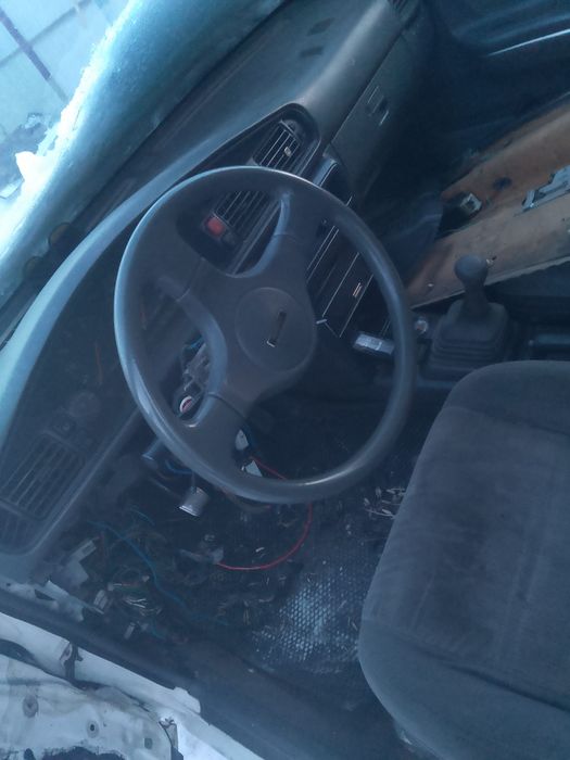 Продам по запчастям Мазда 626