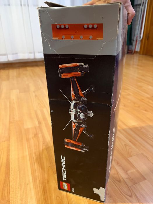 LEGO Technic - Naveta spatiala LT81 cu decolare si aterizare (42181)
