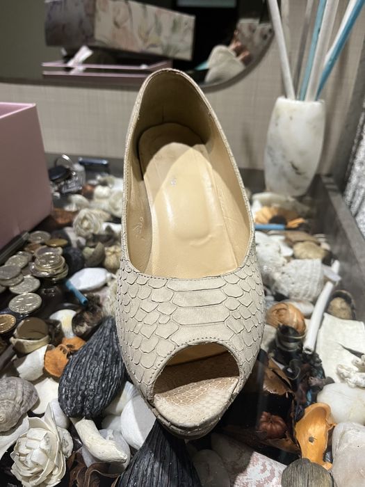 Бежови обувки на висок ток от естествена кожа