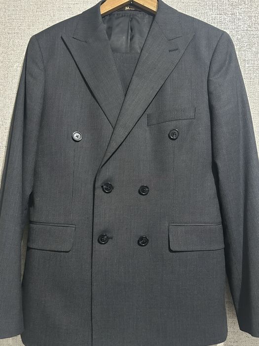 Продам двубортный костюм, размер 48 (М)