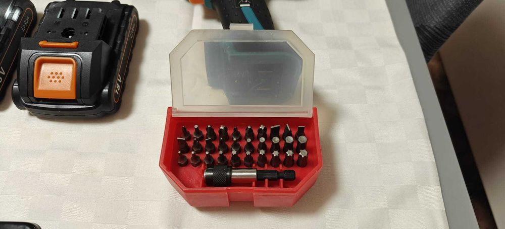 Set scule, chei combinate cu clichet, masina insurubat, set burghie