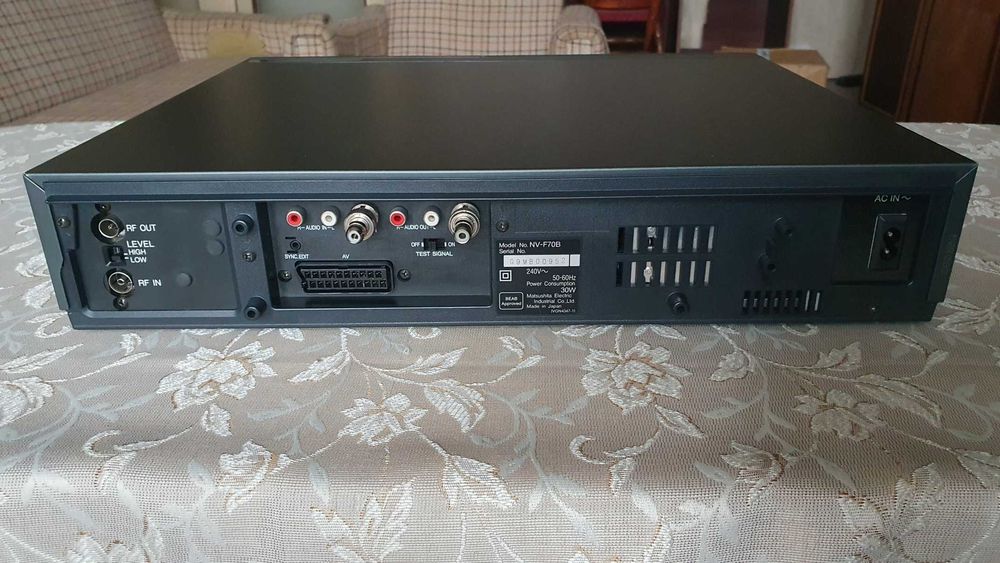 Видеокасетофон VHS Panasonic NV-F70B