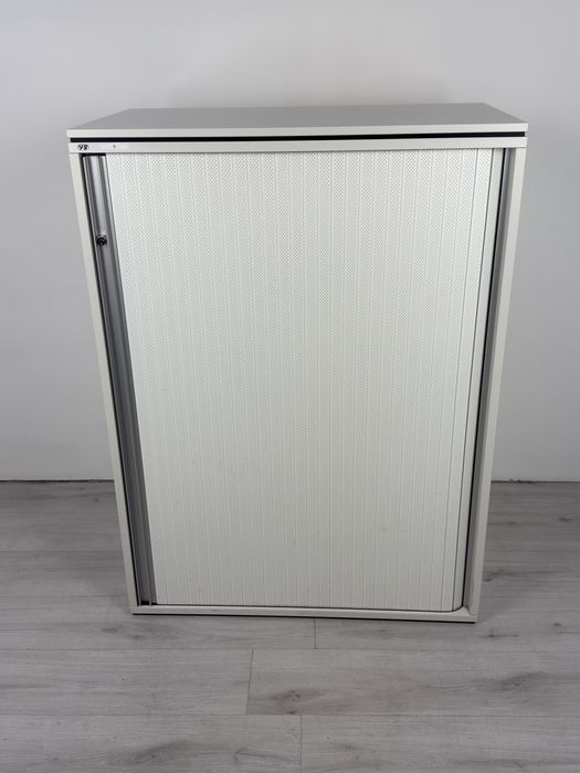 Шкаф етажарка бяла Акустична ролетна щора и акустичен заден панел;