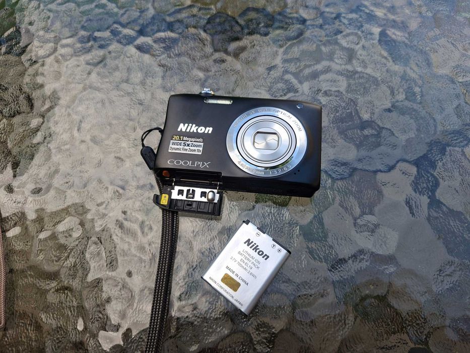 Compact Digital Camera Nikon Coolpix S2900 20.1mp 5x optical zoom