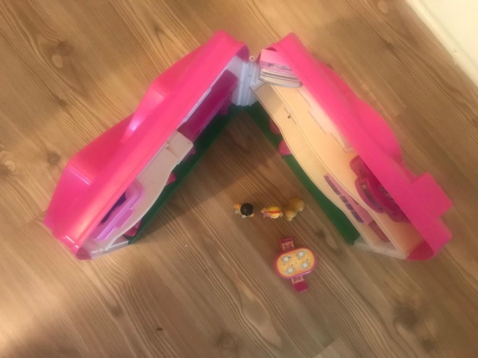 Casuta de joaca pentru copii cu figurine