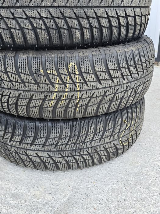 4 Броя 215/65/17 Bridgestone 2x7,2mm 2x5,6mm