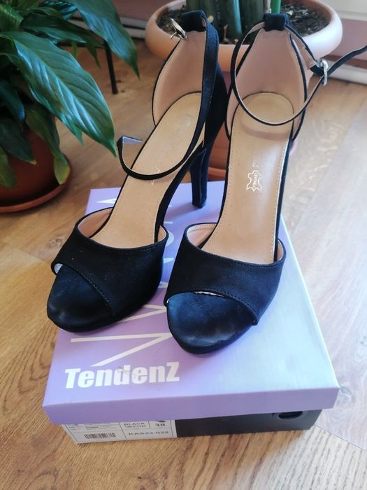 Елегантни дамски обувки