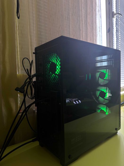 Геймърски компютър MSI RTX 4060 I7 13700K