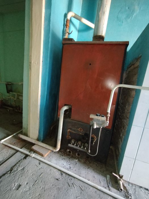 Продаётся котёл отопления и возможно горячей воды