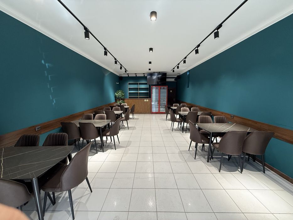 Kafe uchun barcha jihozlar, stol va stullar sotiladi.