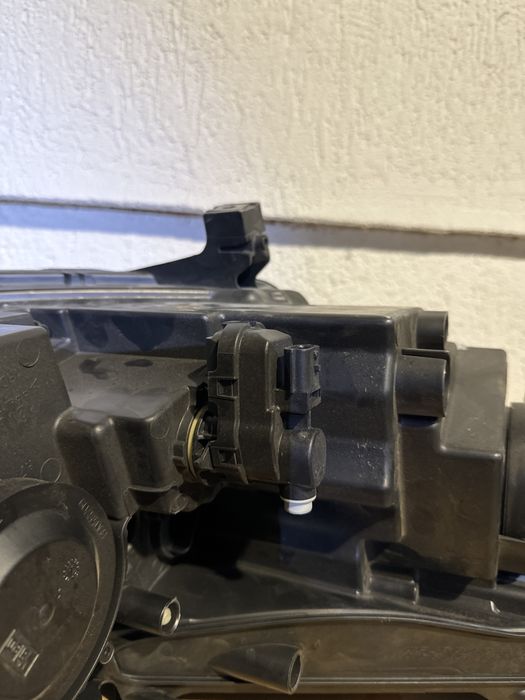 Far peugeot 2008 stanga halogen stare inpecabila