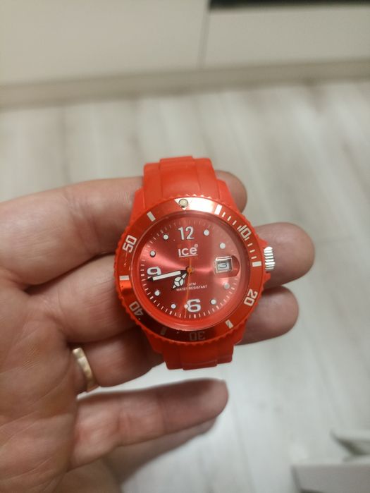 Часы кварцевые б/у