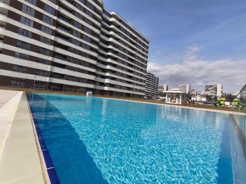 Двустаен, изцяло южен апартамент с панорамна гледка към езерото