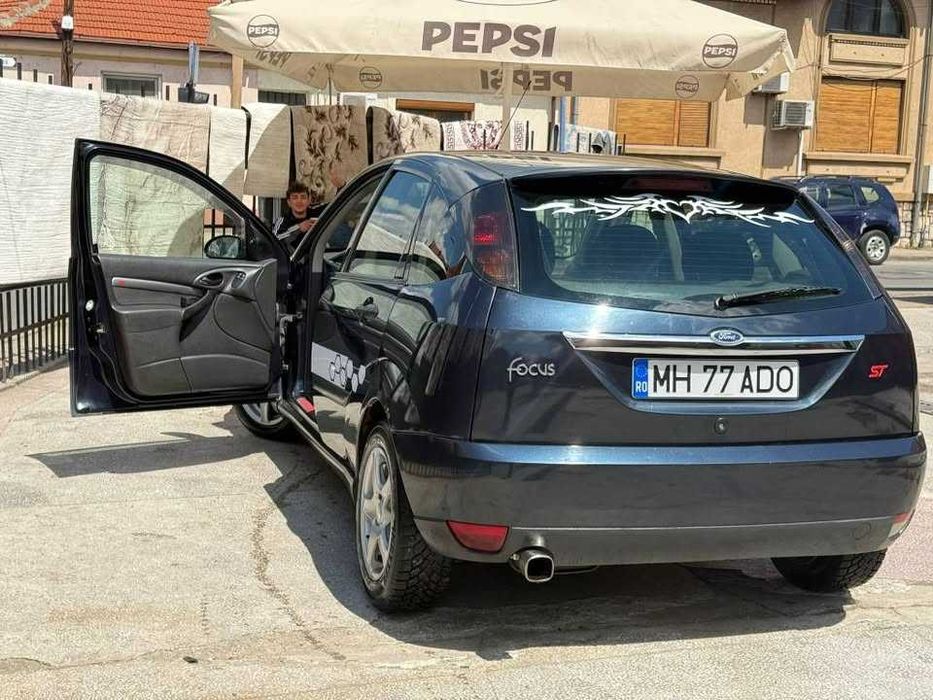 Vand Ford Focus 2002 1.6 benzina.