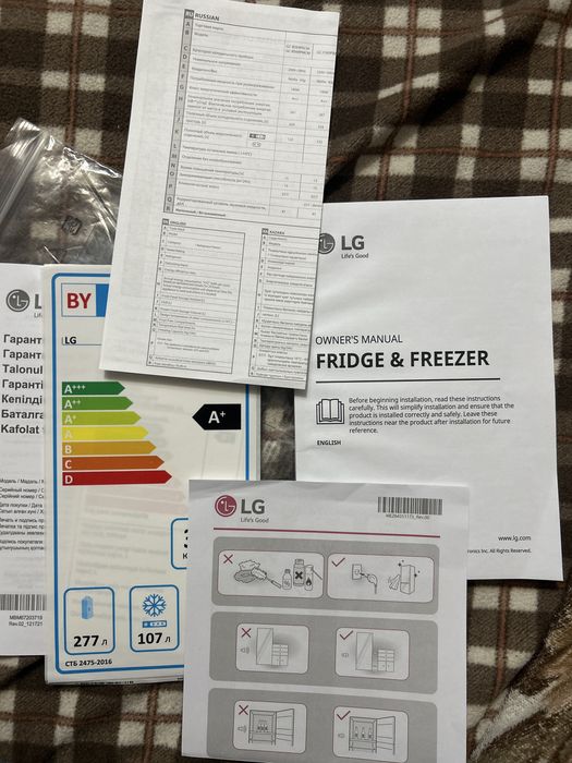 Холодильник LG, номер модель на фото