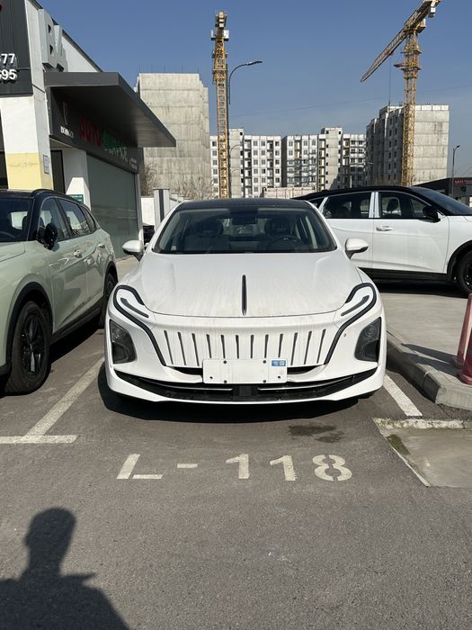 Hongqi e-qm5 2024 yil 450/500km yuradi batareya hajimi 60kwt bo'ladi