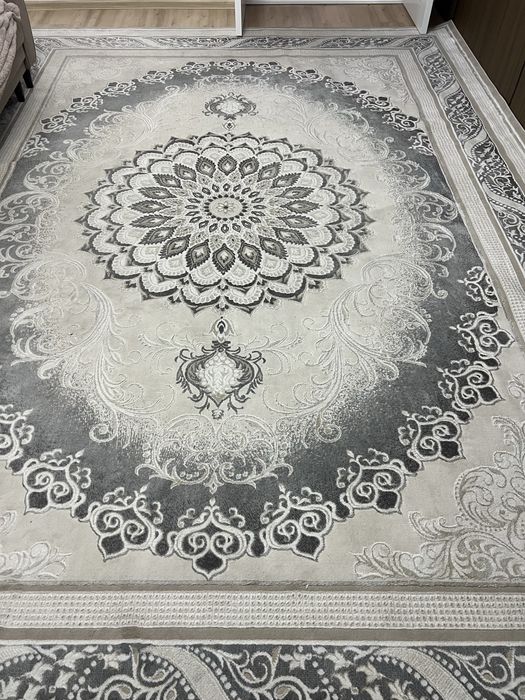 Продам палас белый/серый цвет