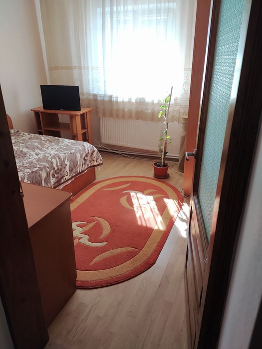 Închiriez ap 3 camere zonă centrală