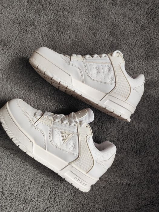 Бели маратонки Guess, 38 номер