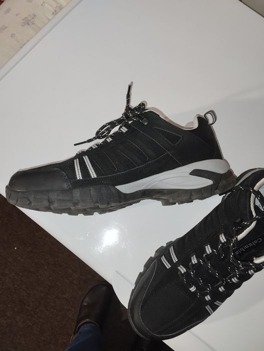 Кроссовки новые 42 размер