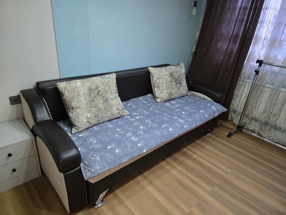 Диван в неплохом состоянии